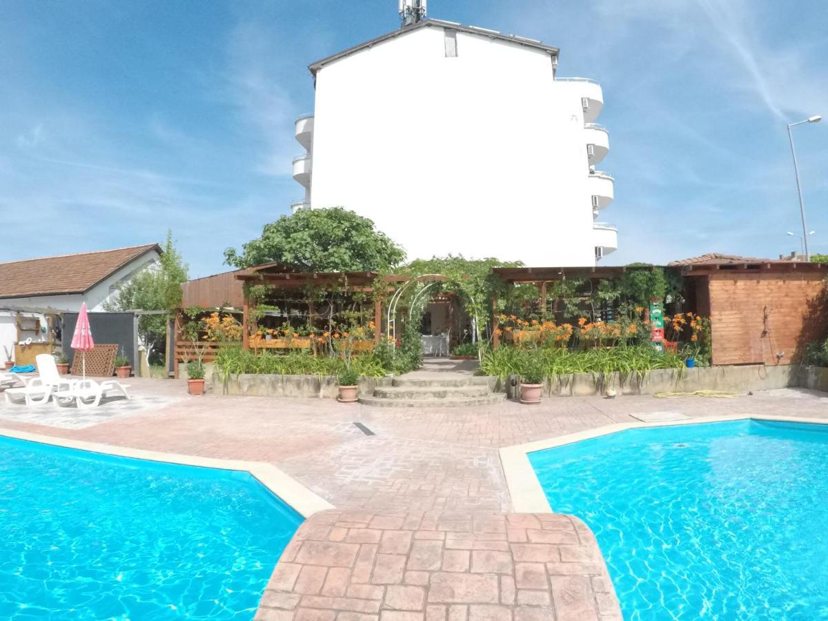 Alba Family Club Hotel Primorsko Exteriör bild