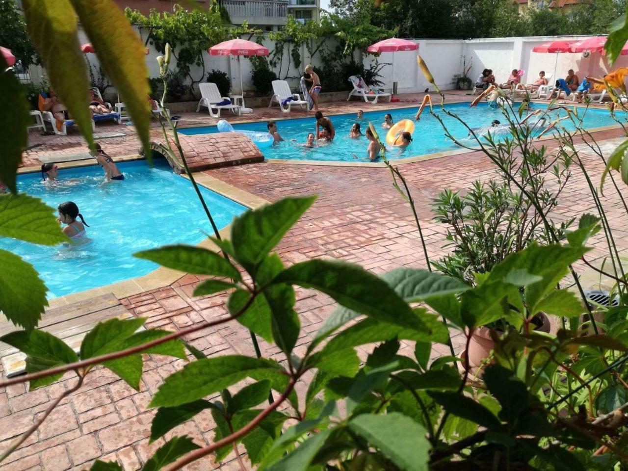 Alba Family Club Hotel Primorsko Exteriör bild