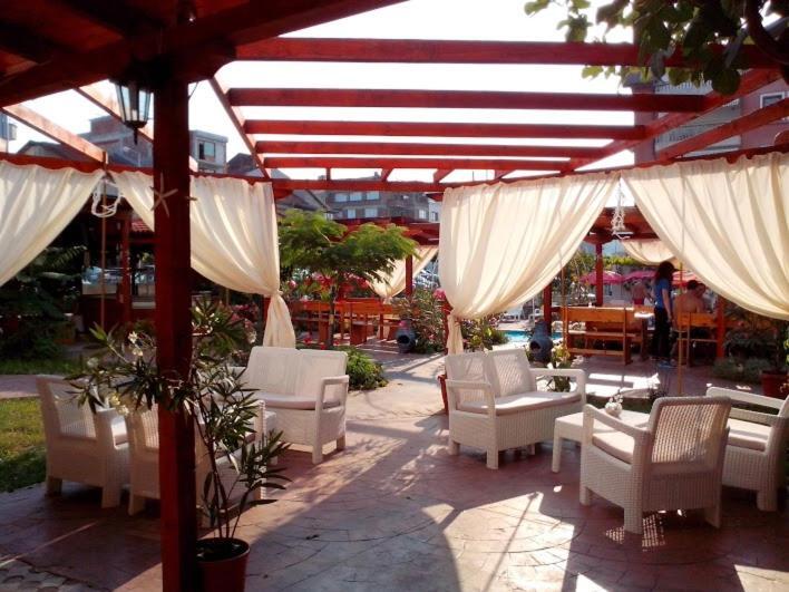 Alba Family Club Hotel Primorsko Exteriör bild